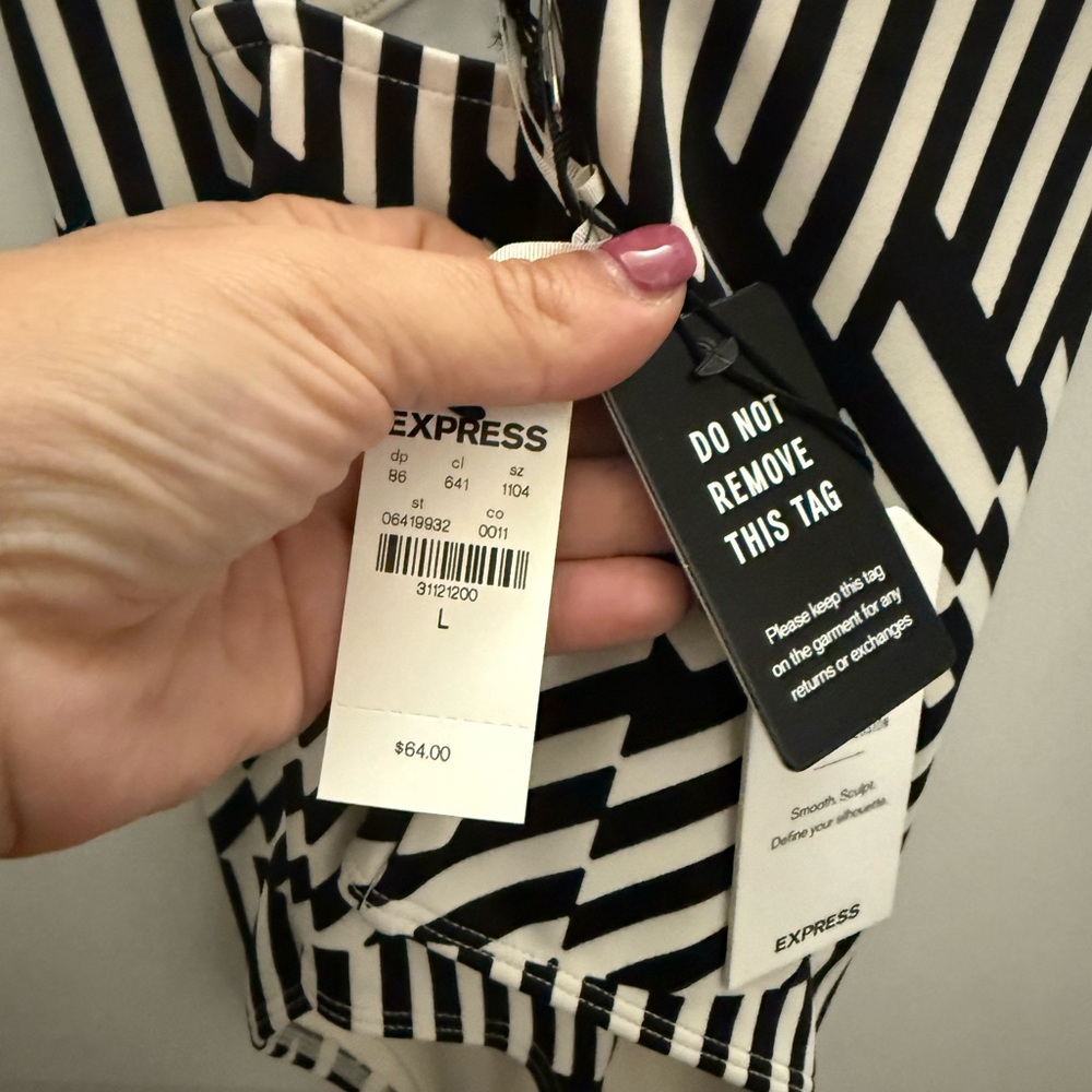 Express Black and White Print Body Contour Bodysuit - Picture 3 of 4
